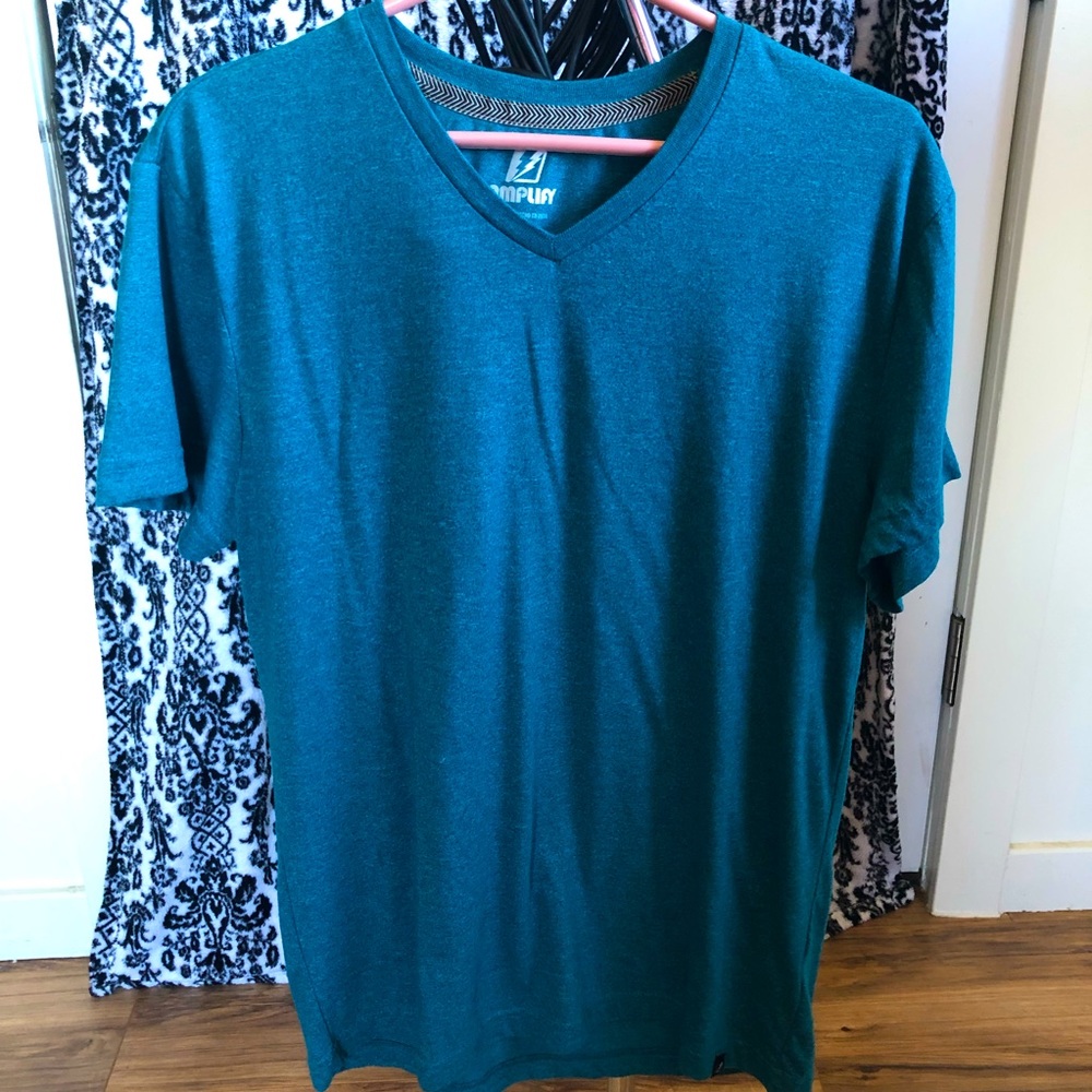 Men’s Amplify V-Neck T-Shirt